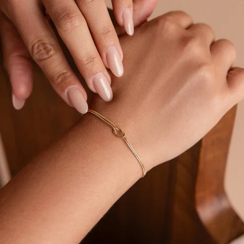 Forever Knot Bracelet – Meaningful Gift for Couples, Best Friends & Family