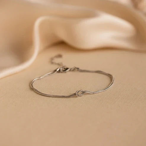 Forever Knot Bracelet – Meaningful Gift for Couples, Best Friends & Family