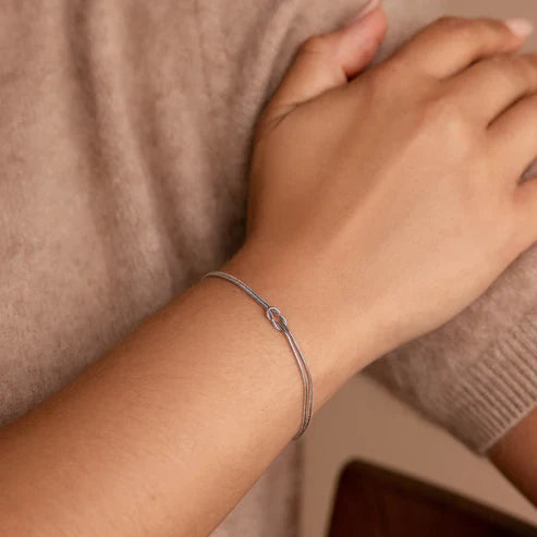 Forever Knot Bracelet – Meaningful Gift for Couples, Best Friends & Family